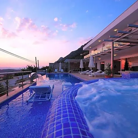 Sleeps 8 Pool Air Con Wifi Villa