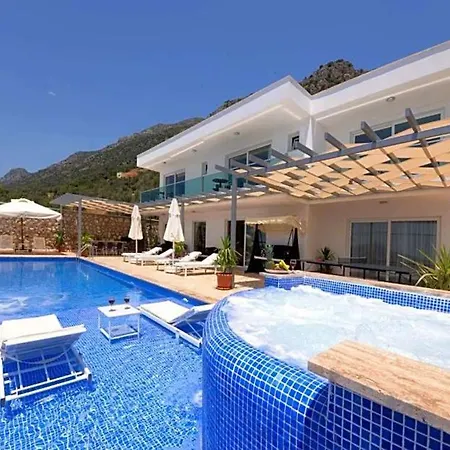 Villa Sleeps 8 Pool Air Con Wifi