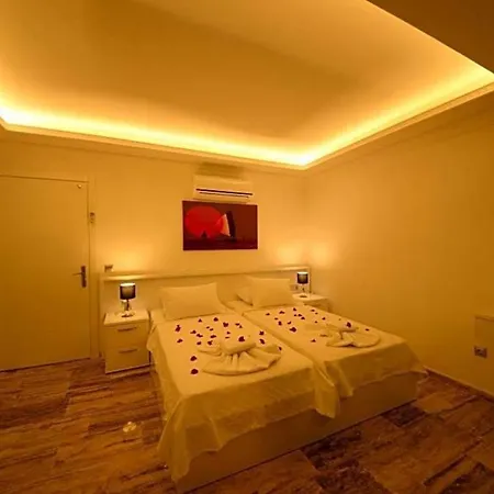 Villa Sleeps 8 Pool Air Con Wifi *